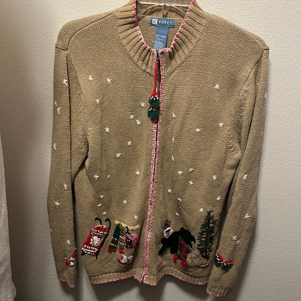Koret Christmas zip up. Beige. Size L